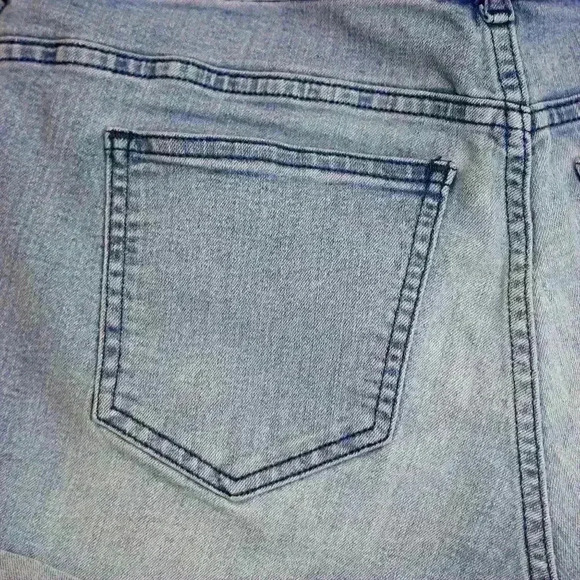 H & M Mid Rise Denim Booty Shorts Stretchy with Rolled Hem Size 10 - Picture 8 of 8